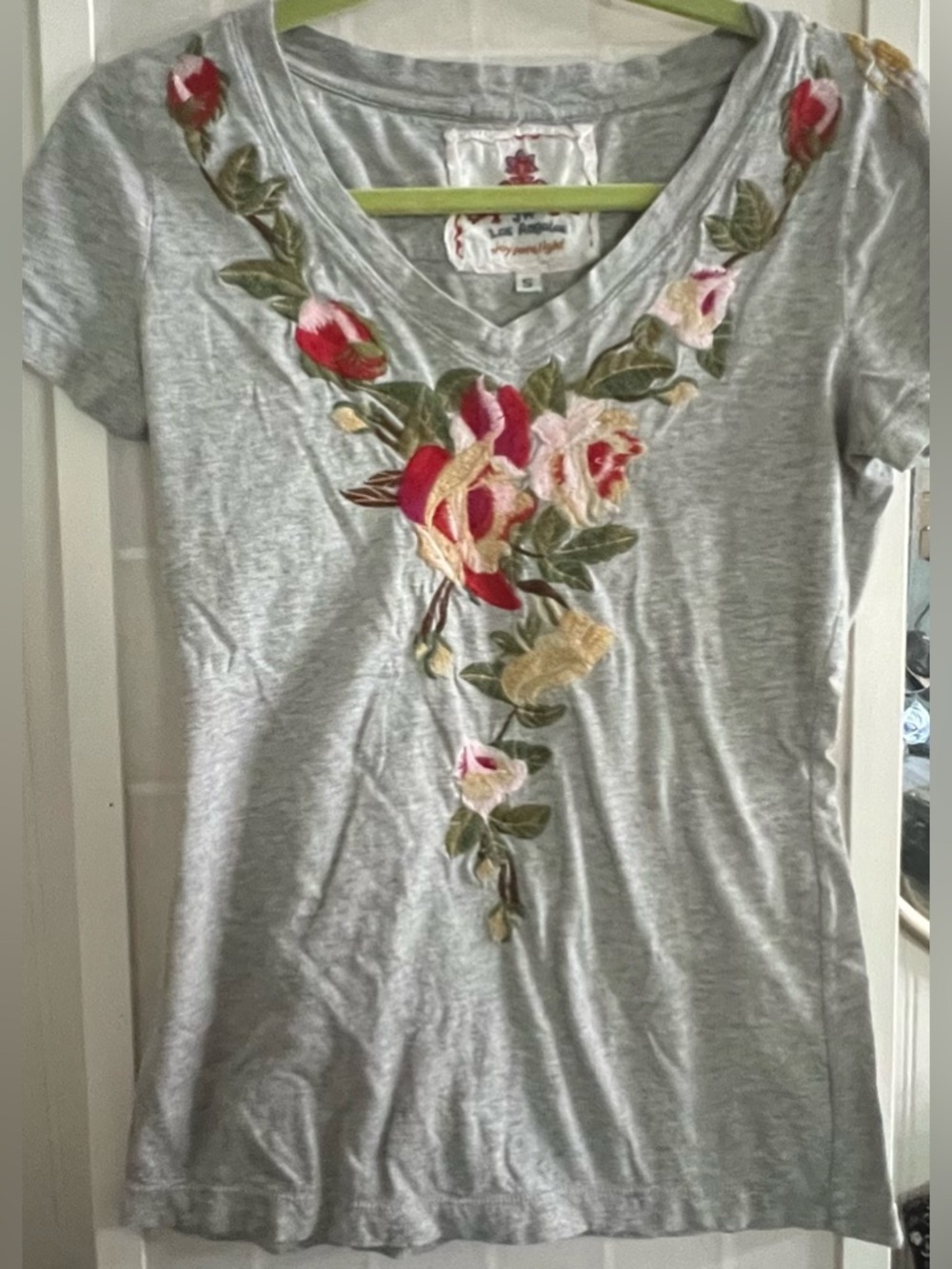 Johnny Was JW Los Angeles Embroidered Floral Tee Top Gray Short Sleeve Size S